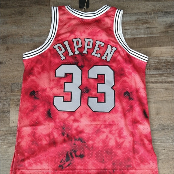 Medium Mitchell & Ness Scottie Pippen Chicago Bulls 97-98 Galaxy Swingman Jersey - Picture 6 of 9